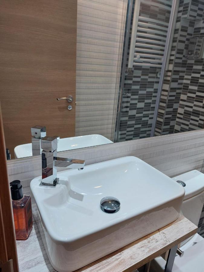 Apartamentos Deluxe Barajas مدريد المظهر الخارجي الصورة